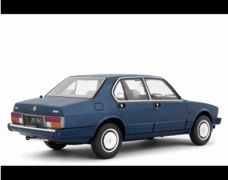 Alfetta 2.0i Quadrifoglio Oro 1983-84 Blu metallizzato Laudoracing 1:18 Resinemodell (Türen, Motorhaube... nicht zu öffnen!)